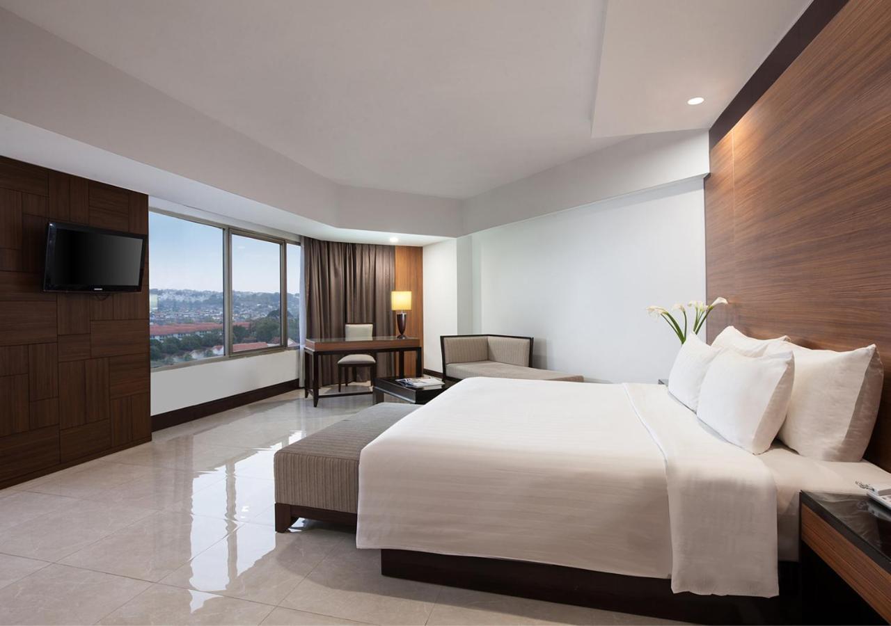 Hotel Santika Premiere Semarang Exterior foto