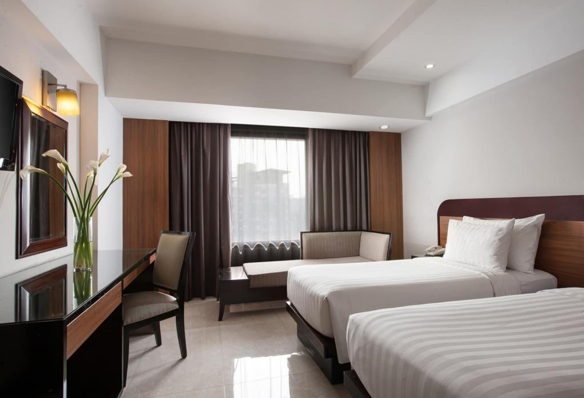Hotel Santika Premiere Semarang Exterior foto